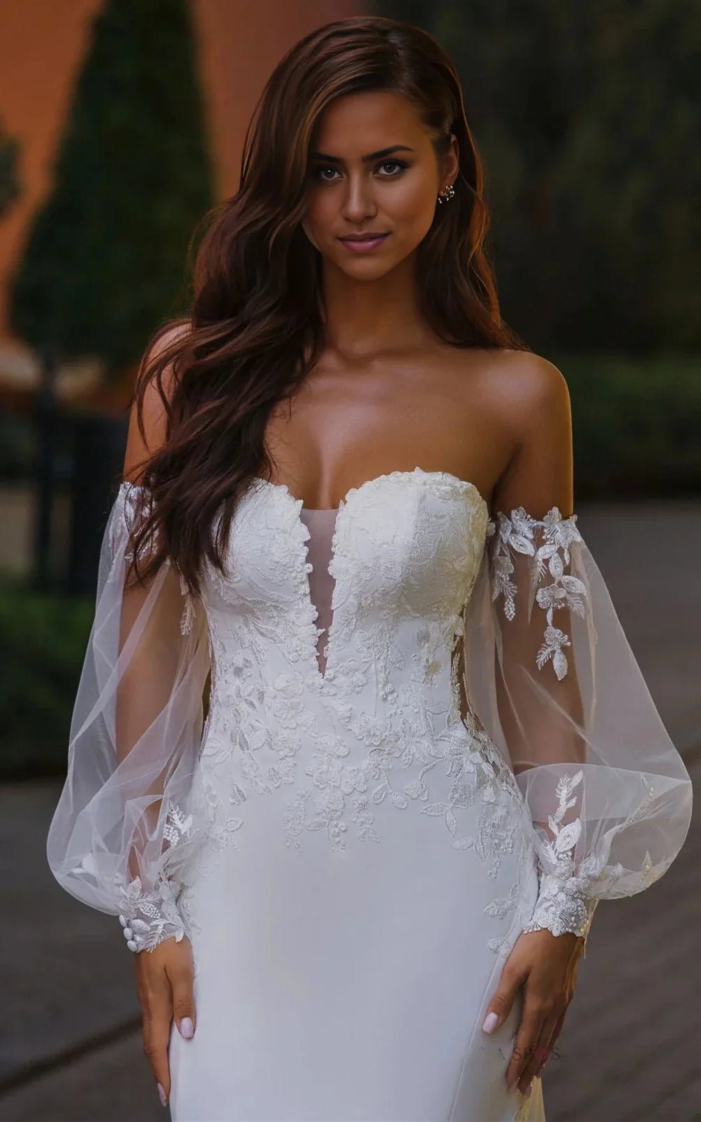 Vestido de novia de tul y gasa con escote pronunciado y apliques de sirena